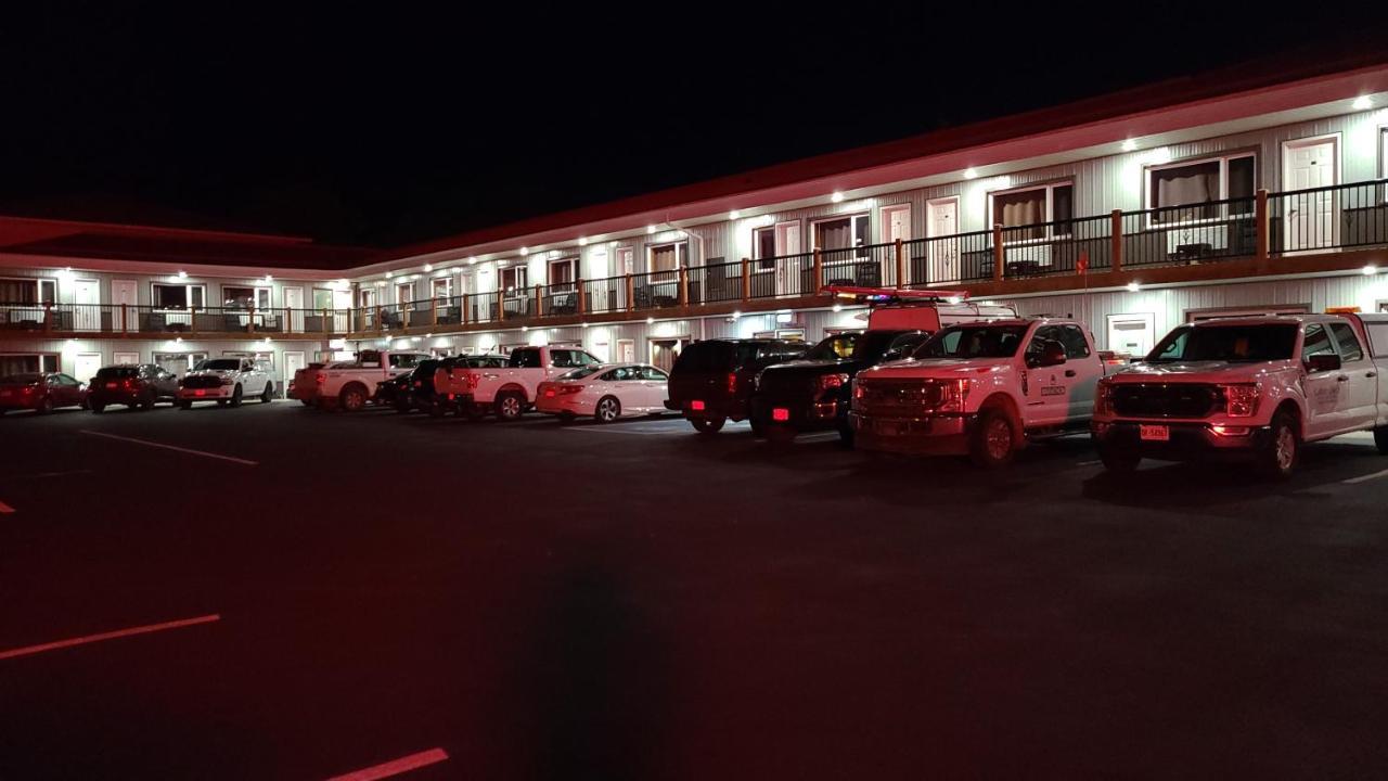 Outdoorsman Motel 沃瓦 外观 照片