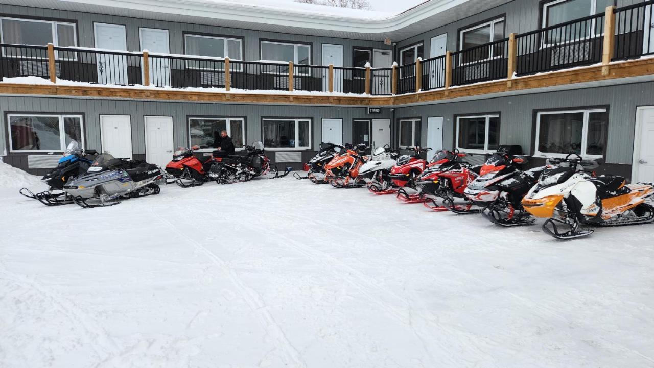 Outdoorsman Motel 沃瓦 外观 照片