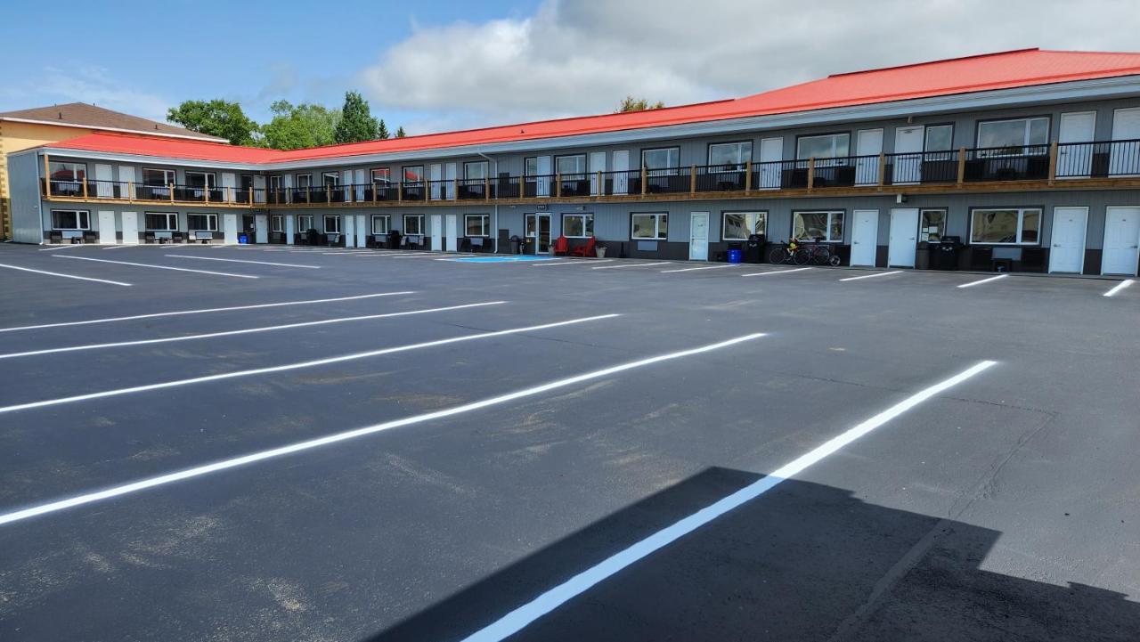 Outdoorsman Motel 沃瓦 外观 照片